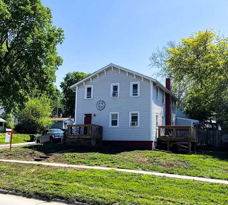 1st image of 211 N Locust St