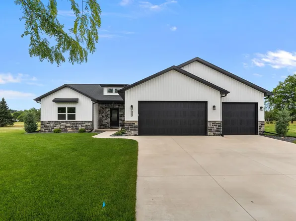 1448 Foxfire Ct, Waupaca, WI 54981