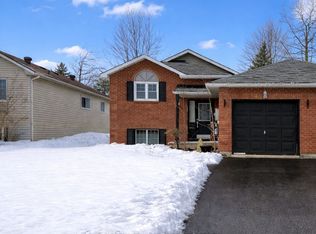 4 Donald Cres, Wasaga Beach, ON L9Z 1E1