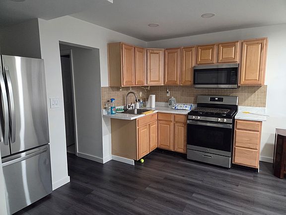 4th image of 82 Sedge Rd #1