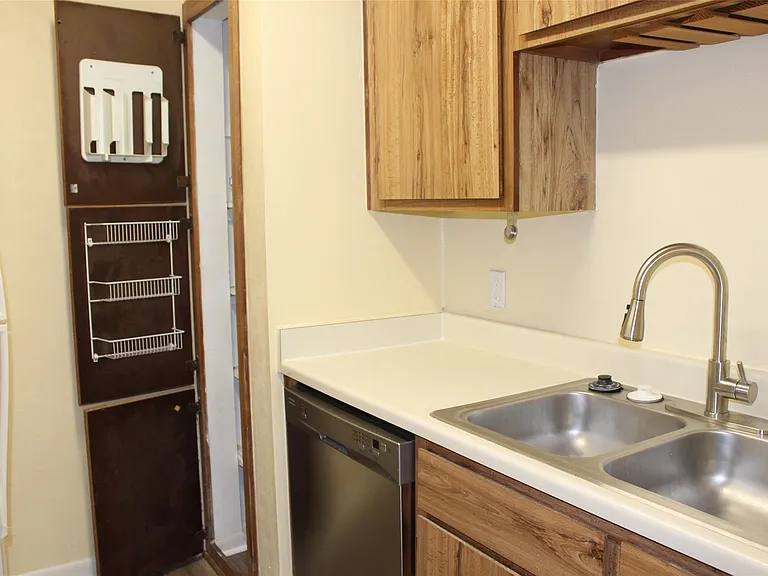 3919 Fairmont Pkwy #200 — Photo 31