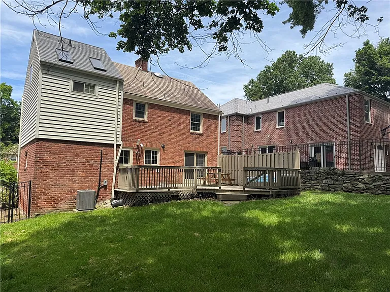 633 Crystal Dr — Photo 38
