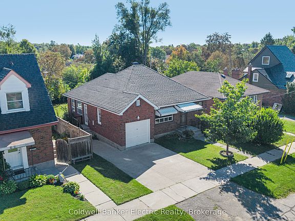 2nd image of 792 Curtis Rd