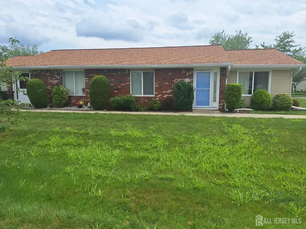 546 Cornus Plz #C, Monroe Township, NJ 08831