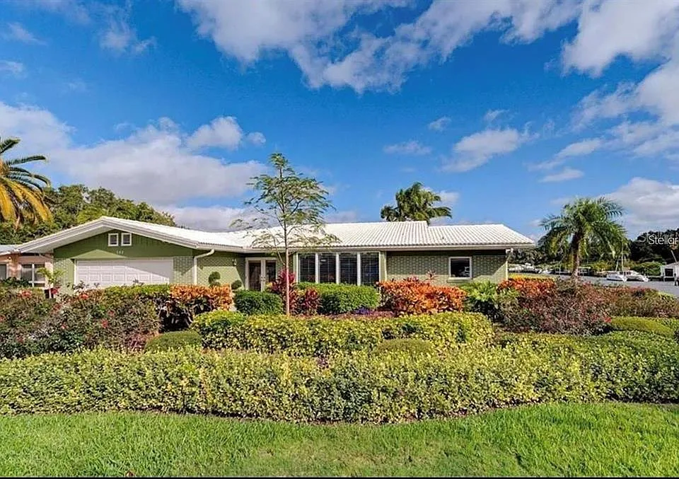 502 Palm Dr