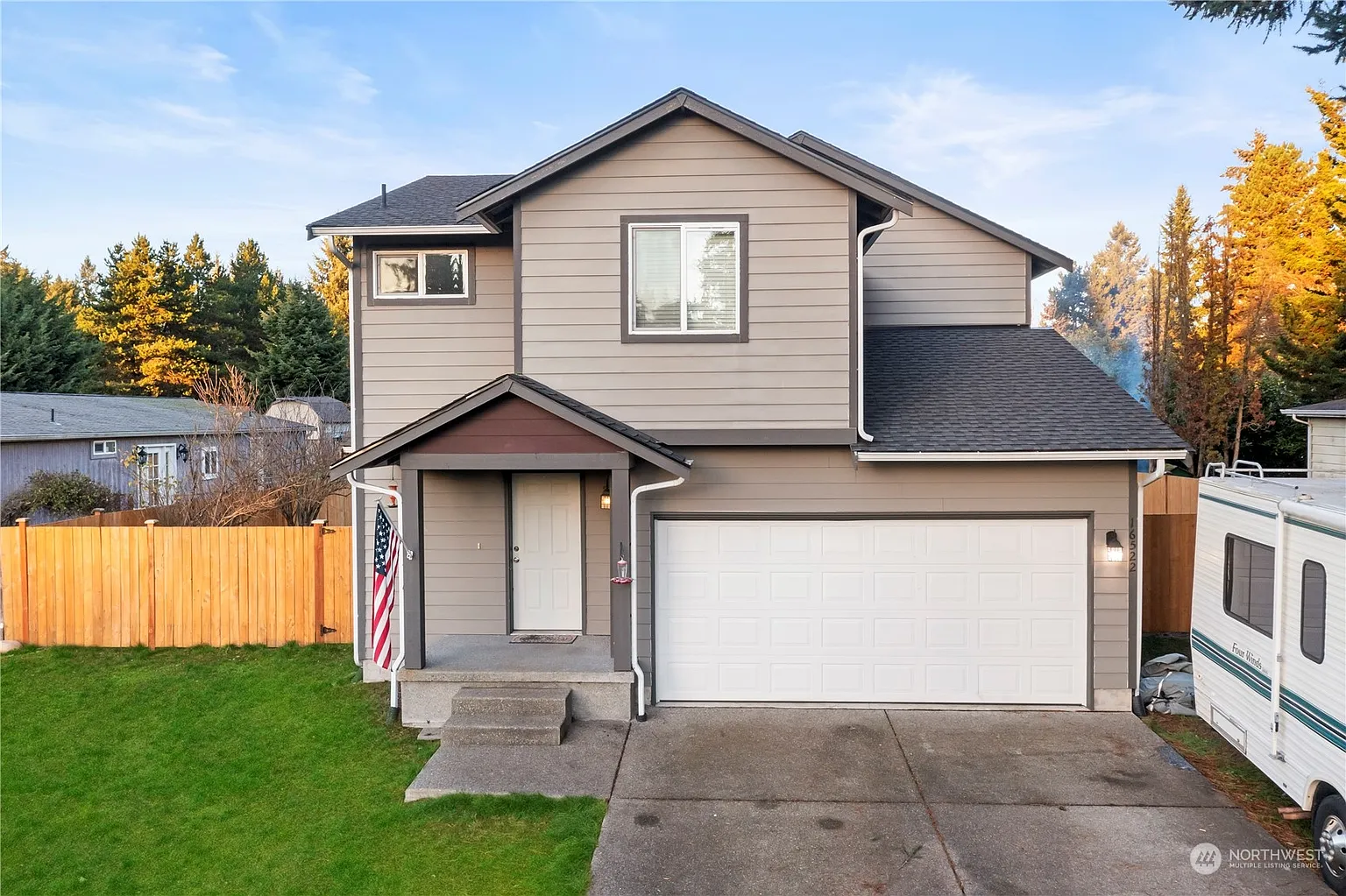 16522 Mimosa Court SE photo 1