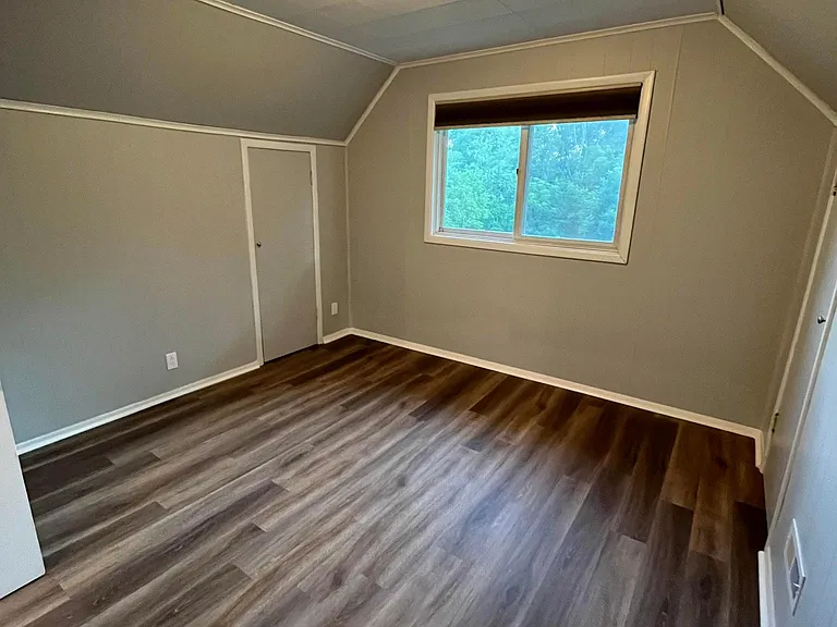 328 E Scribner Ave — Photo 14