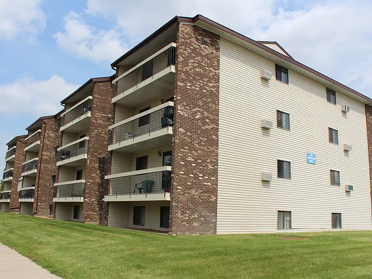 180 Pinehouse Dr — Photo 2