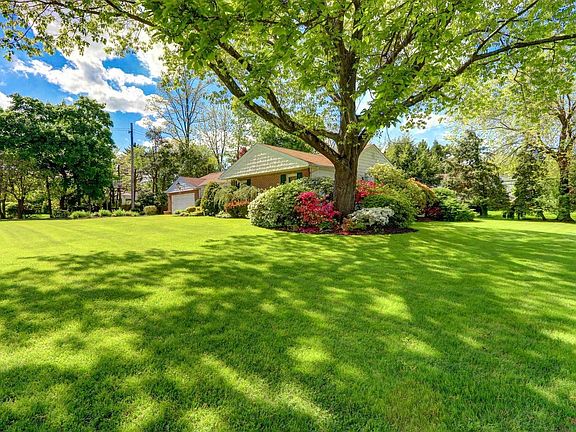 2nd image of 174 Woodhill Ln