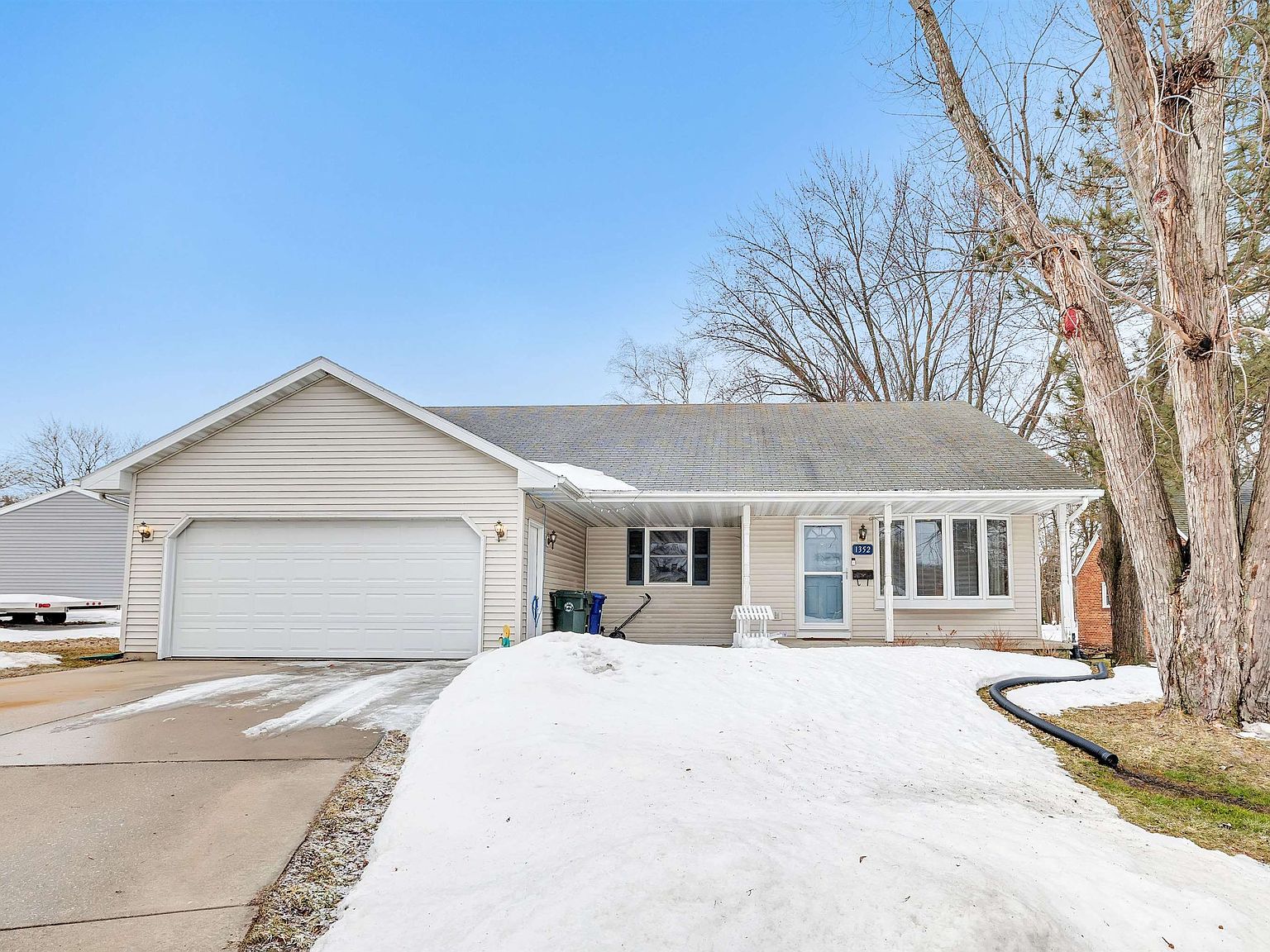 1352 St, De Pere, WI 54115 Zillow