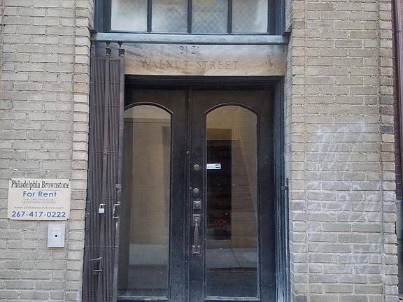 2121 Walnut Street Entrance