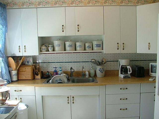 2nd image of 1054 Howard Ave