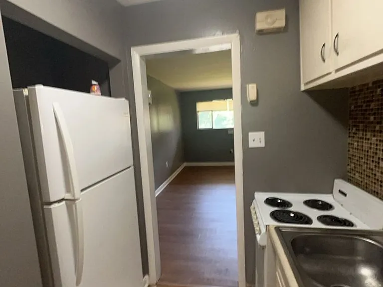 Holston Apartments — Photo 31