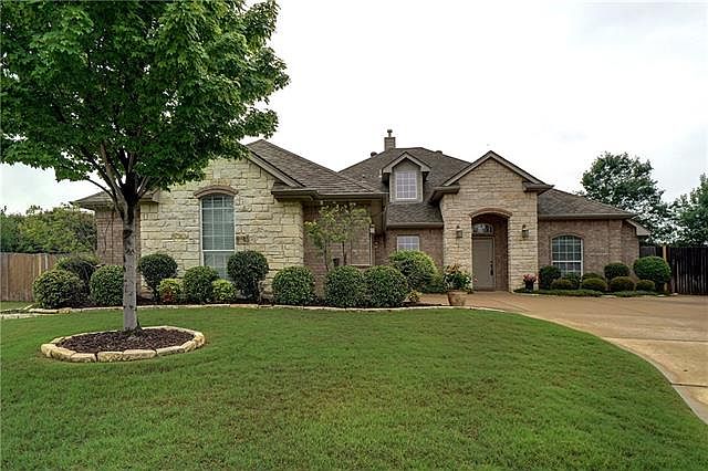 1st image of 525 Hazelnut Ct
