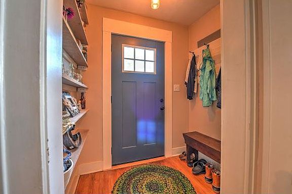 4th image of 107 E 10th Ave