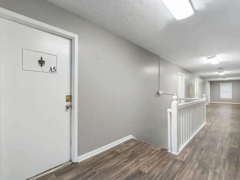 Governor's Court Apartments — Photo 5