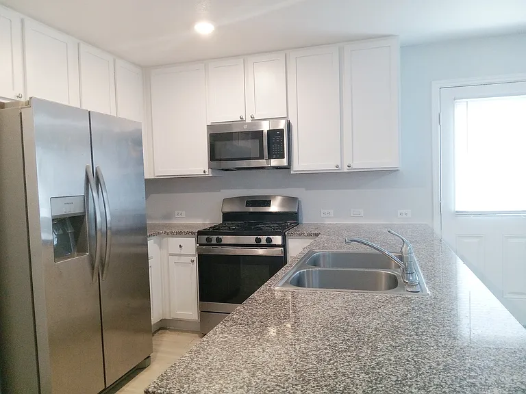 1002 Cook Bnd — Photo 4