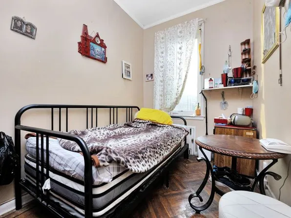 6018 Bleecker Street image 18 of 26