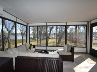 W312S6498 Willow Springs Dr, Mukwonago, WI 53149