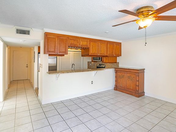 2nd image of 3930 S Roosevelt Blvd #E305