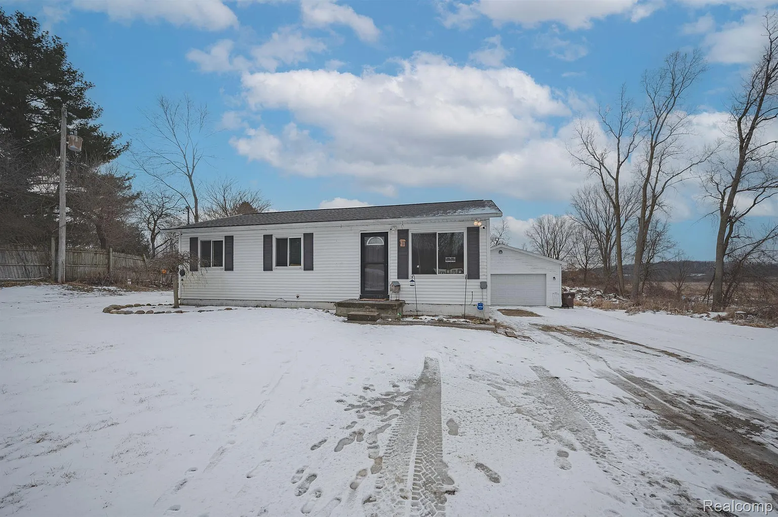 7577 Crofoot Rd photo 1