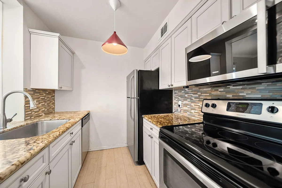 Building Photo - 421 Emerson St #5