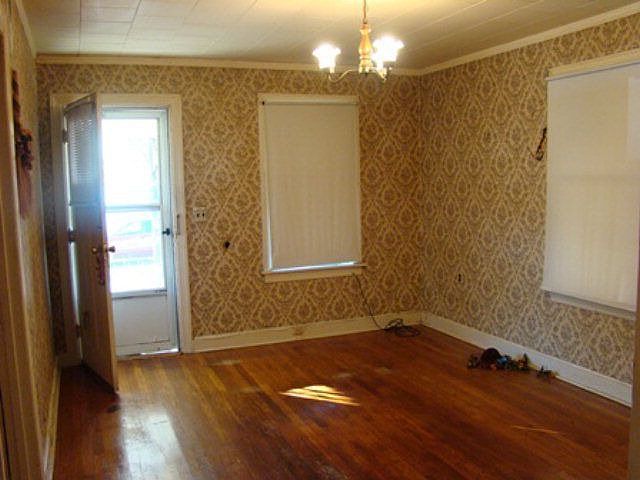 2nd image of 402 Buckner St