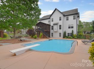 1811 Robbins Meadows Dr, Waxhaw, NC 28173