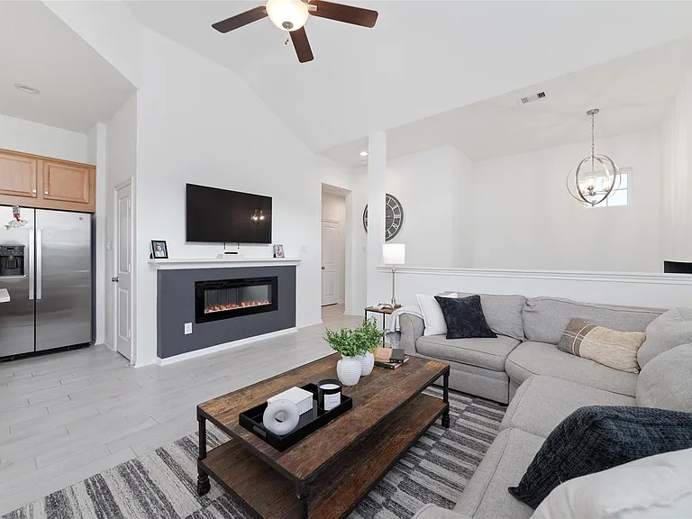 331 E Coralburst Loop — Photo 5