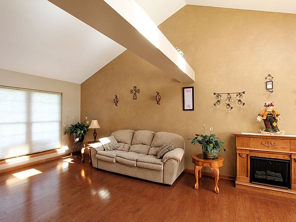 5th image of 2211 E Grewen Dr