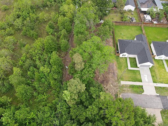 4th image of 8003 Bigwood St