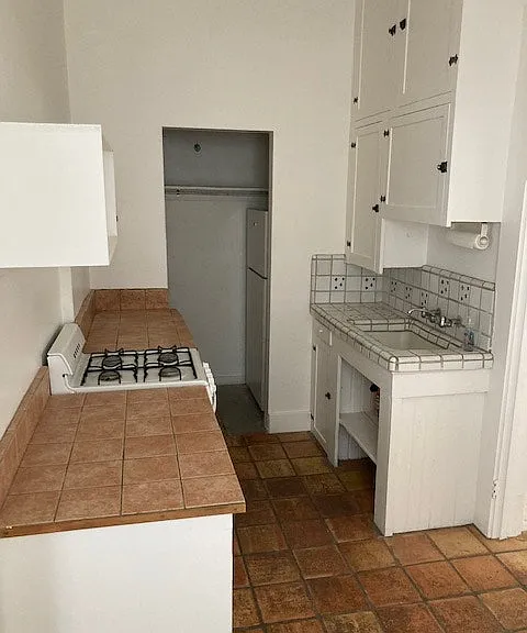 917 N Hoff Ave — Photo 8