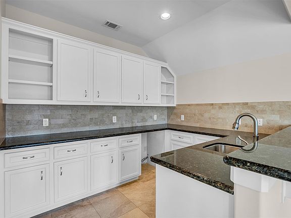 5th image of 5114 Rose St