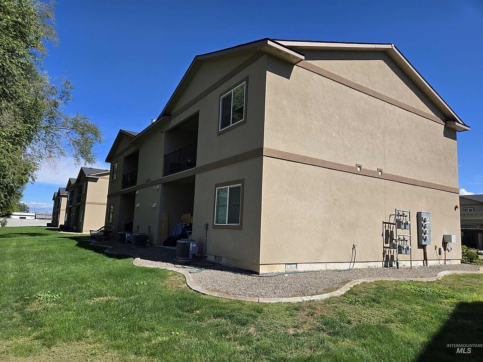 2nd image of 986 Pirate Cove Dr
