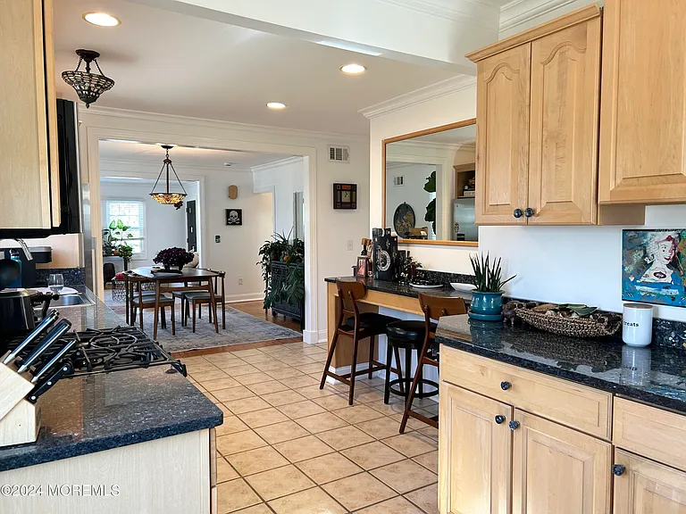 303 Evergreen Ave — Photo 10