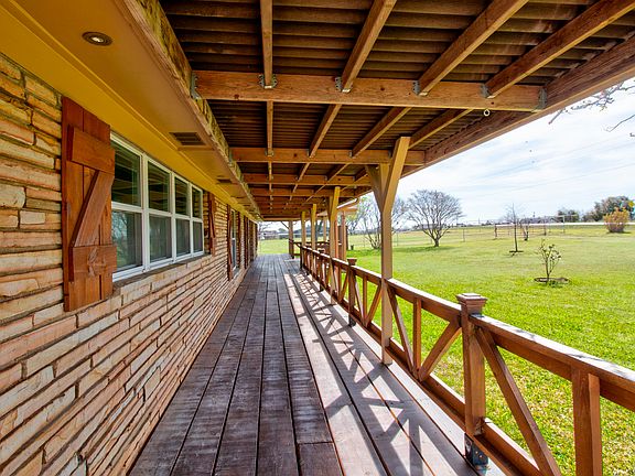 5th image of 3884 Lois Rd E