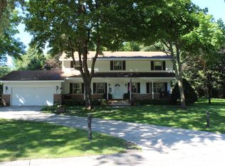 425 Edgewood Dr, Glencoe, MN 55336