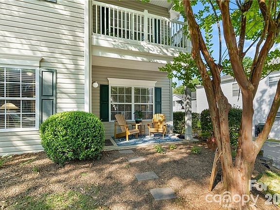 3rd image of 21228 Hickory St