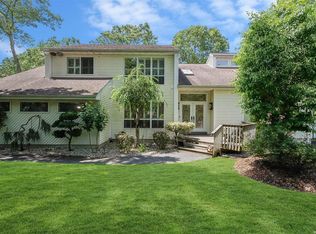32 Manor Hills Dr, Manorville, NY 11949
