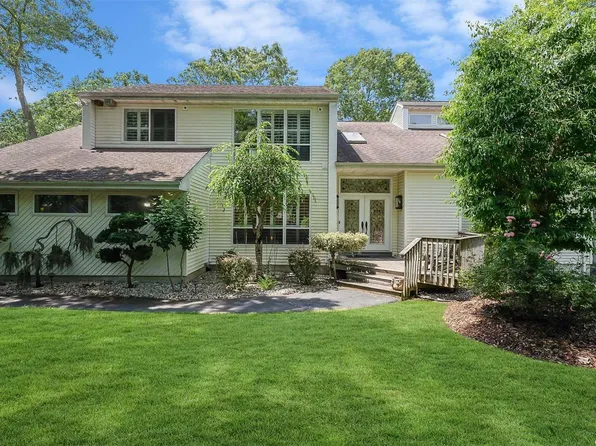 32 Manor Hills Drive, Manorville, NY 11949