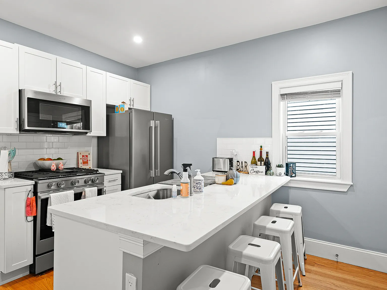 3 bed, 1000 sqft, $3,900 — Photo 2