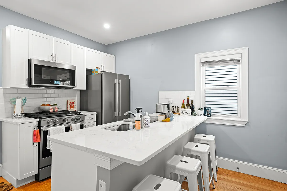 Building Photo - 55 Saxton St #1
