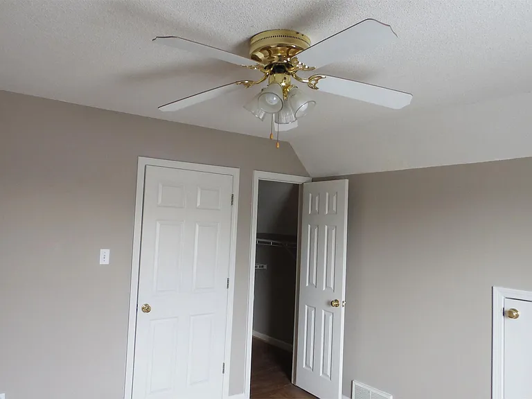 8669 Ashley Glen Cir N — Photo 8