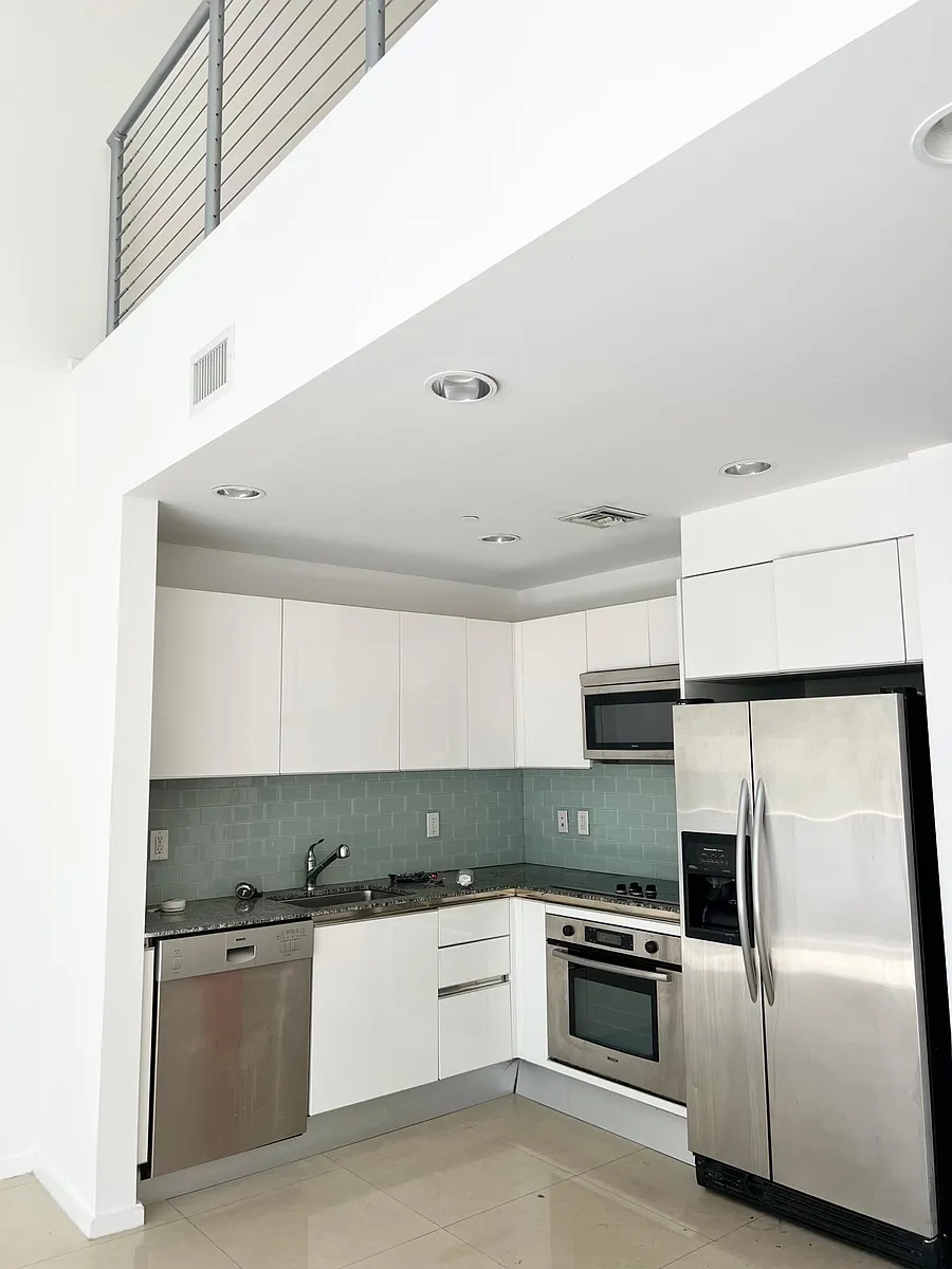 Building Photo - 1060 Brickell Ave #209