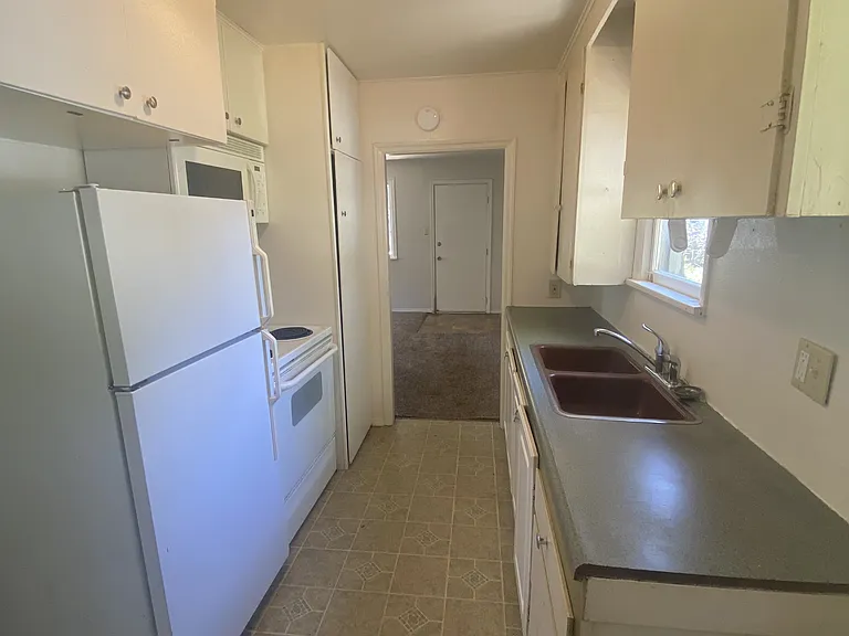1306 W Cota St — Photo 5