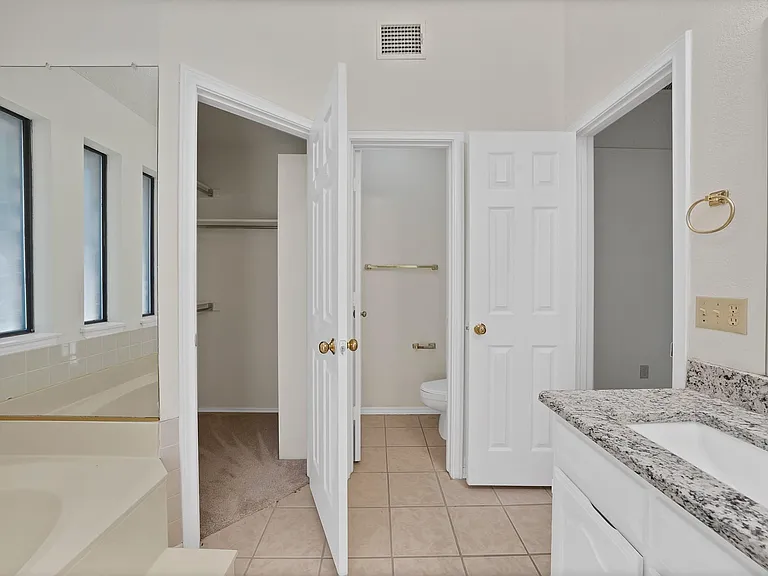 4316 Hartford Dr — Photo 6