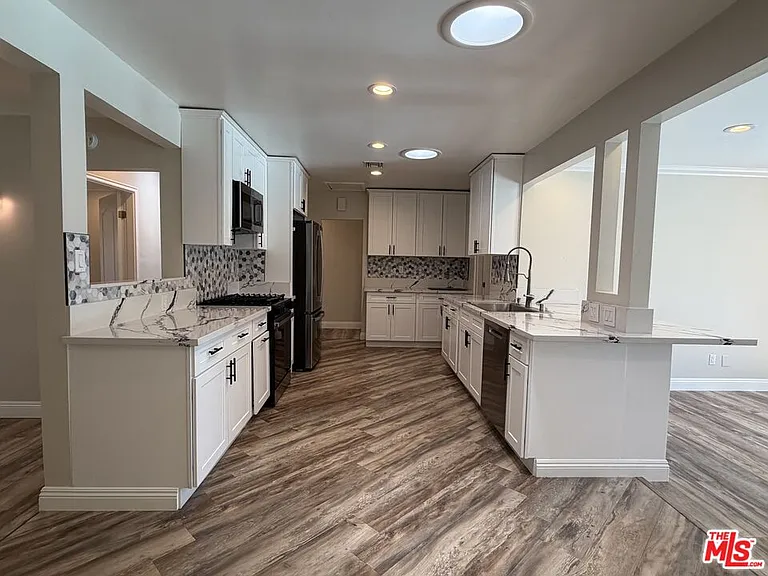4747 Cartwright Ave — Photo 23