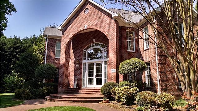 1st image of 3691 Golf Dr NE