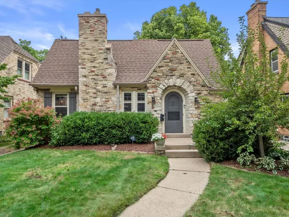 5053 North Shoreland AVENUE, Whitefish Bay, WI 53217
