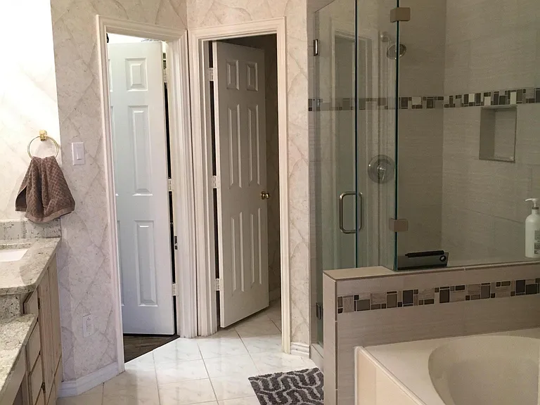 7702 Brookview Ct — Photo 3